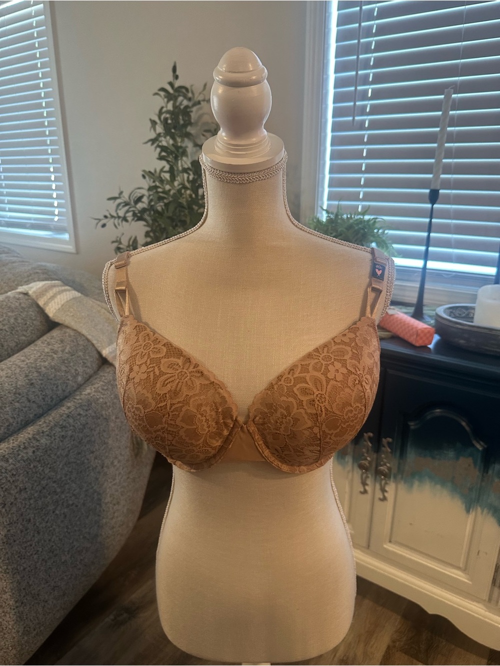 Victoria's Secret Lace Underwire Bra in Camel
